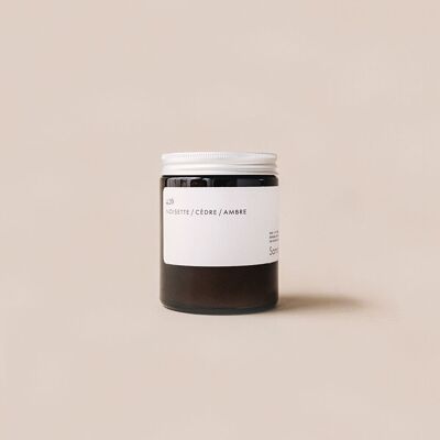 Hazelnut, cedar and medium amber scented candle