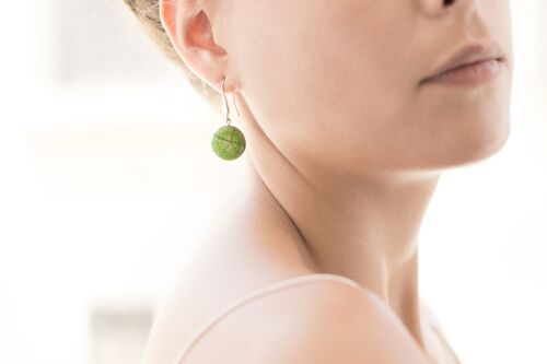 pendientes colgados luna verdes