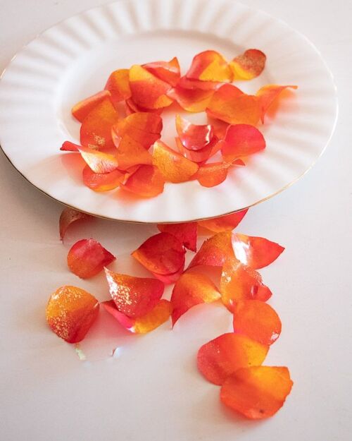 Crystal Candy Edible, Sweet Rose Leaves No.8.      Approx 40 Leaves per Container