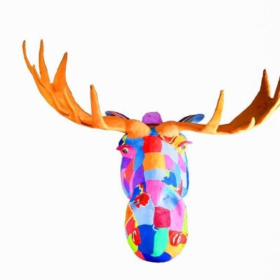 Upcycling wall art moose made from flip flops