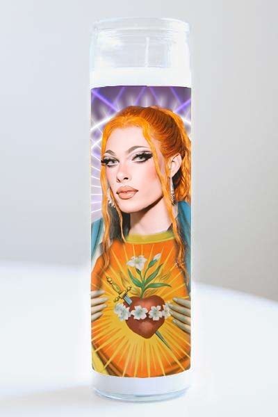 Vela de oración de celebridades Gigi Goode