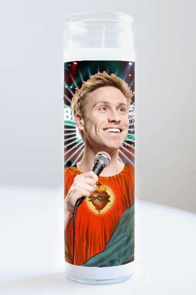 Vela de oración de celebridades Russell Howard