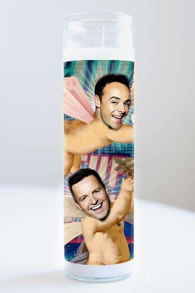 Vela de oración de celebridades Ant y Dec