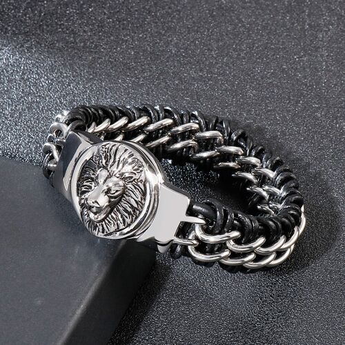 Armband Lion. Zwart lederen armband met toffe RVS elementen en afbeelding.