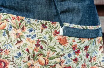 Tablier de jardin en denim foncé pour femme à motifs floraux 4