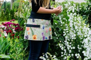 Tablier de jardin en denim foncé pour femme à motifs de fleurs d'été 2