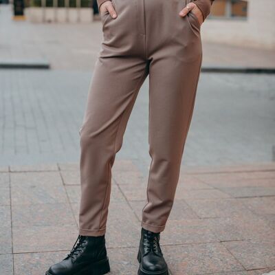 Pantalon moka avec plis et poches