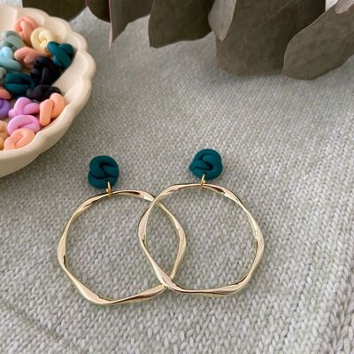 Boucles d'oreilles noeud // Boucles d'oreilles en pâte polymère // Boucles d'oreilles faites à la main // Boucles d'oreilles en laiton // Boucles d'oreilles en argile // Boucles d'oreilles Hoop // Boucles d'oreilles noeud vert foncé