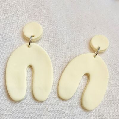 Boucles d'oreilles en pâte polymère // Boucles d'oreilles en arc jaune pastel // Boucles d'oreilles en pâte polymère jaune // Boucles d'oreilles en arc // Boucles d'oreilles faites à la main