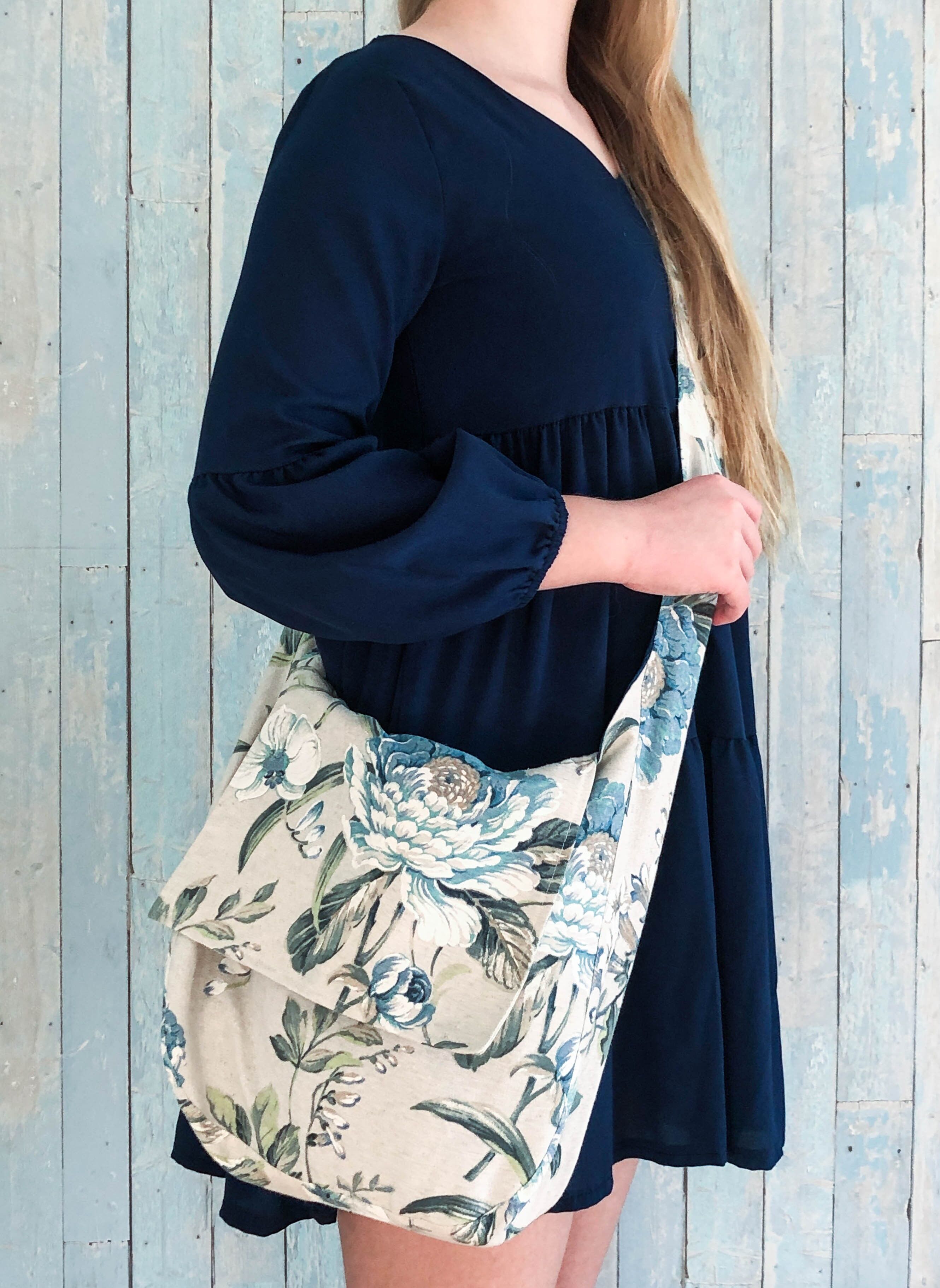 Handgemachte blaue Pfingstrosen Hobo Umhängetasche