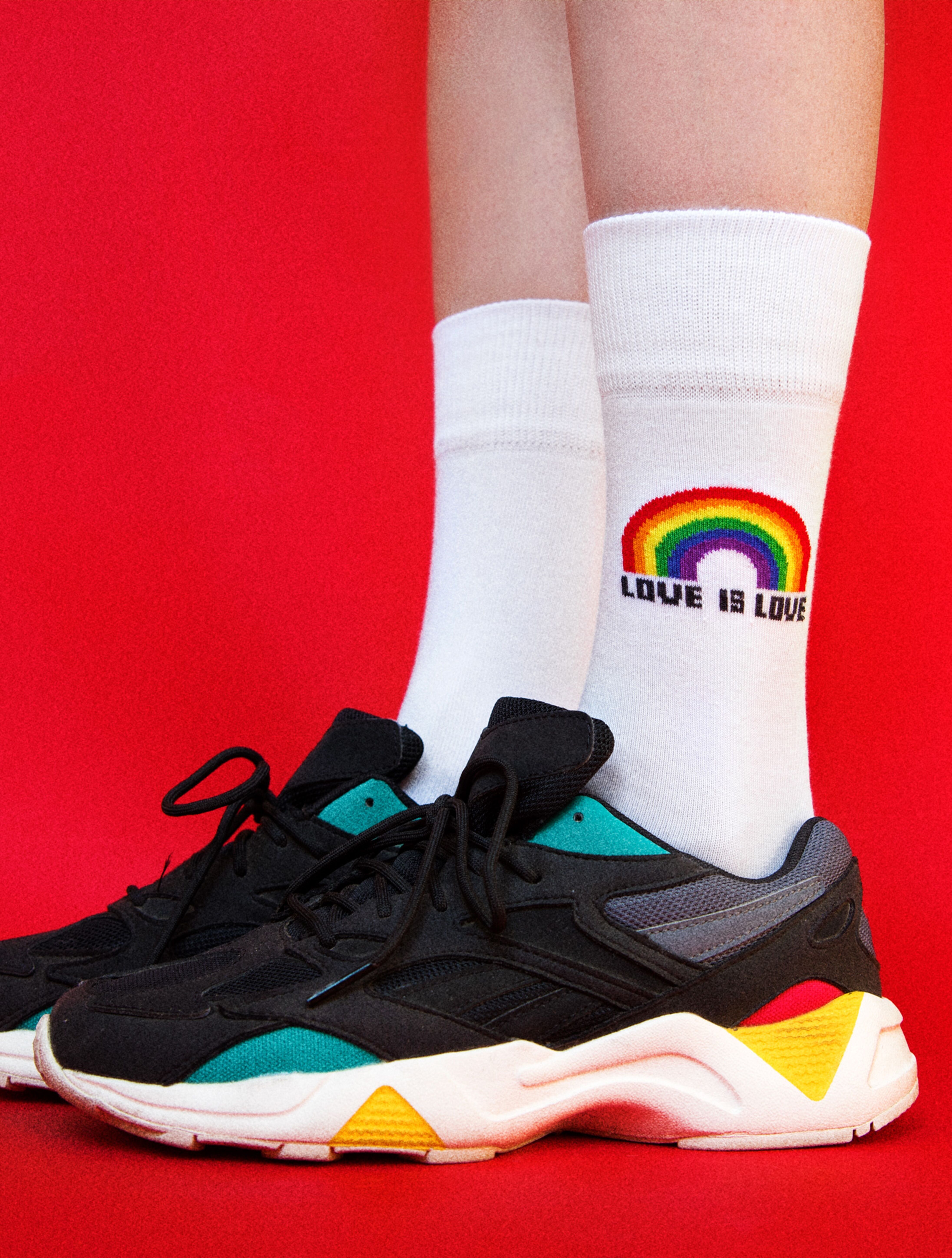 LIEBE IST LIEBE Socken | LGBTQ-Socken | Stolze Socken | Unisex-Socken | Stolze Monatssocken | Regenbogensocken | Gay-Pride-Socken | von Banana Socks