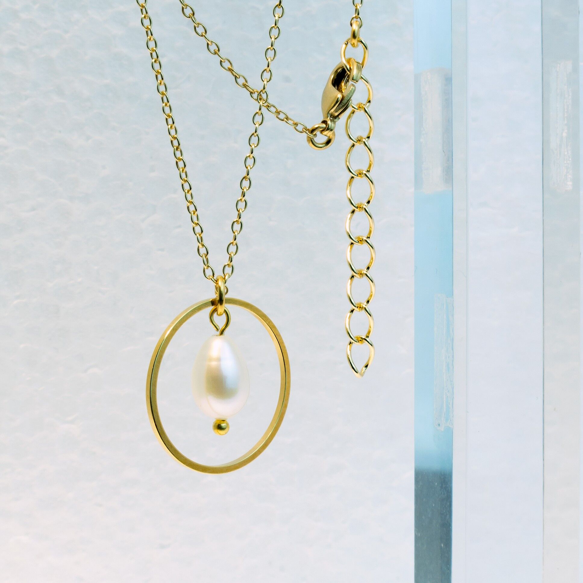 Kurze Halskette, vergoldet, Süßwasser-Zuchtperle in weiß, K377