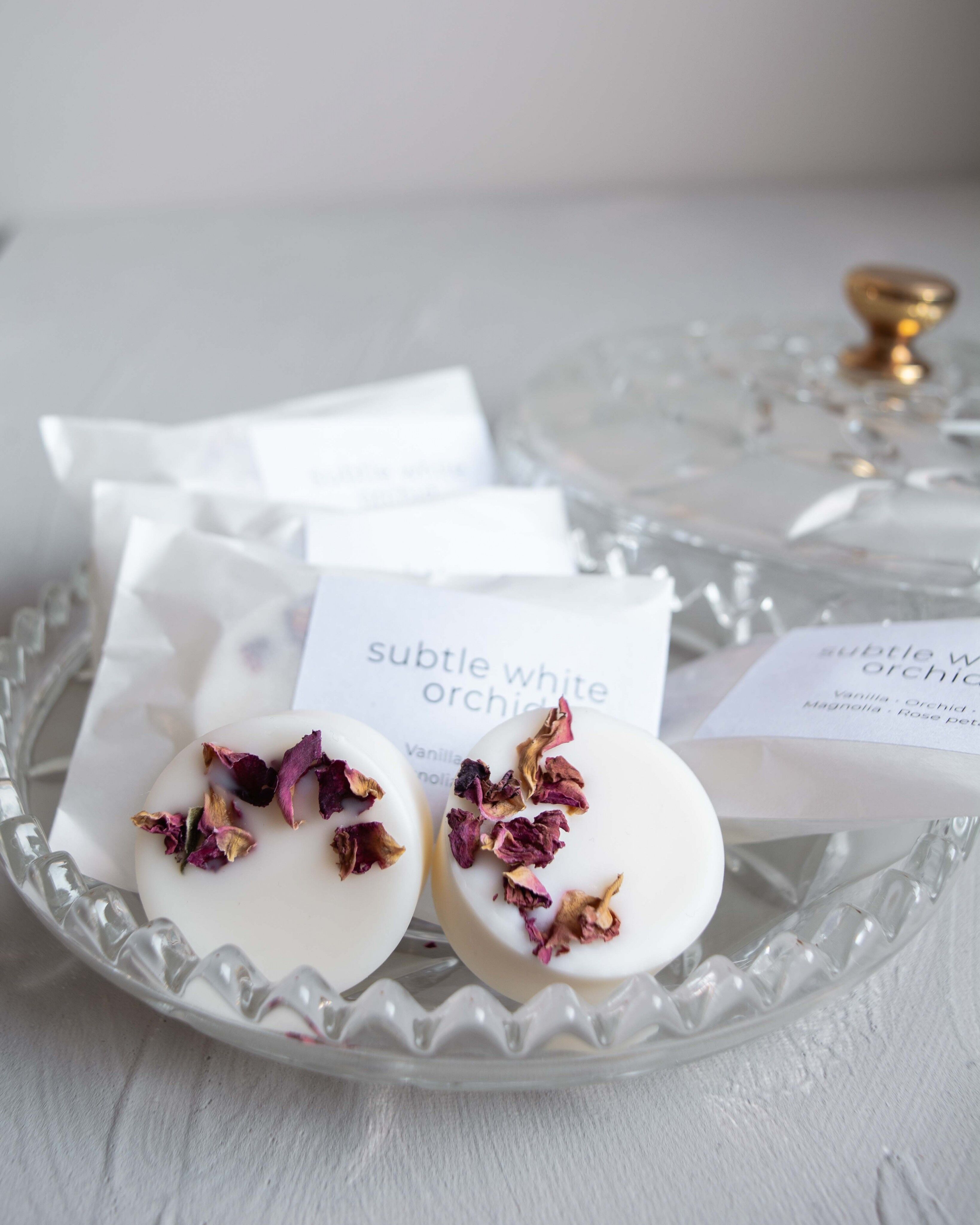 La cera 'Subtle white orchid' si scioglie (3 pz)