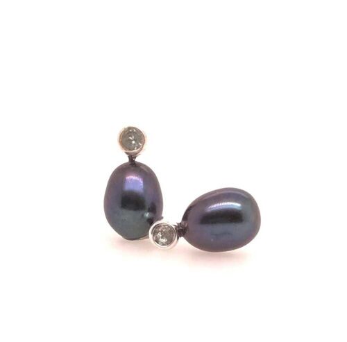 Black pearl and silver studs