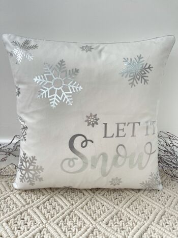 Le coussin blanc en velours doux de Noël Let It Snow 1