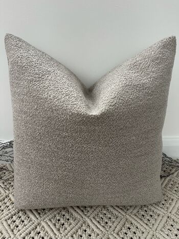 Le Coussin Luxe Boucle Naturel - 20'' - Oui 1