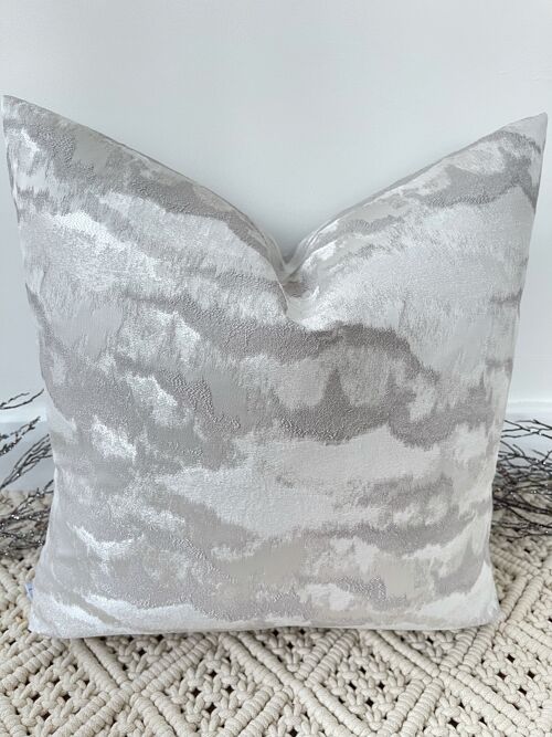 NEW The Grey Silver Vestige Cushion - 16'' - Yes - Black