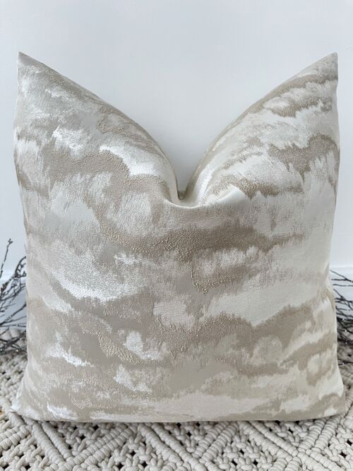 NEW The Champagne Vestige Cushion - 16'' - Yes - Grey