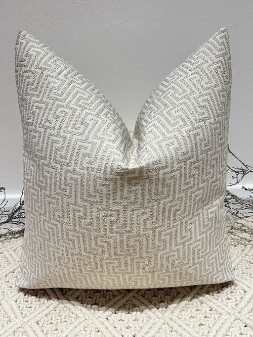 The Beige Mattox Cushion - 18'' - Yes - Ivory