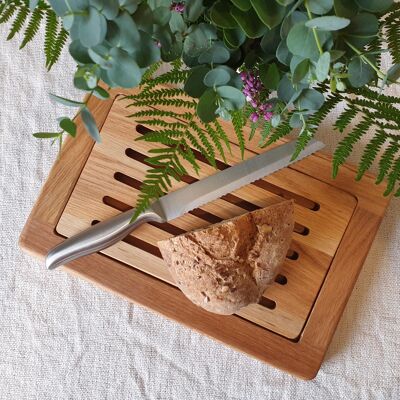 BREAD CUTTING BOARD