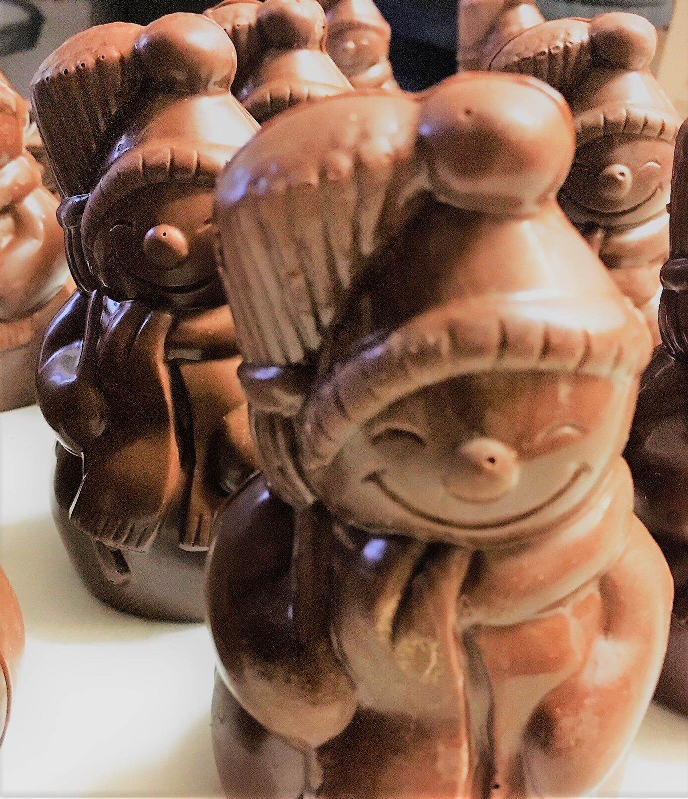 SOGGETTO NATALIZIO BIOLOGICO in cioccolato pralinato artigianale alla nocciola, ca