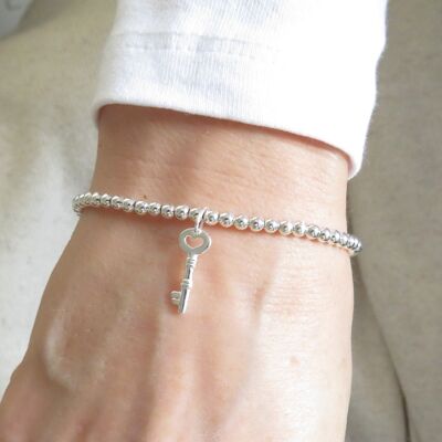 Charm-Armband aus Silber mit Perlen