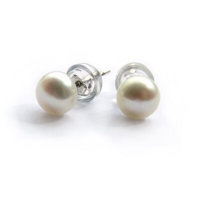 Aretes de perlas de agua dulce de color marfil pálido