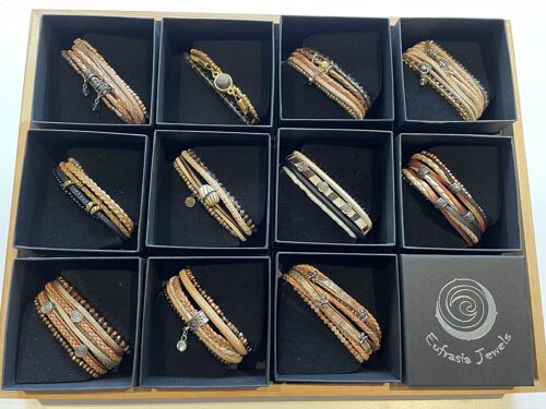 Display Afrika display met 11 dames armbanden sets