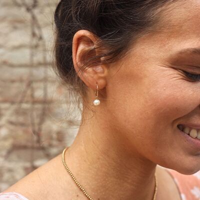 Solo cultured pearl mini hoop earrings