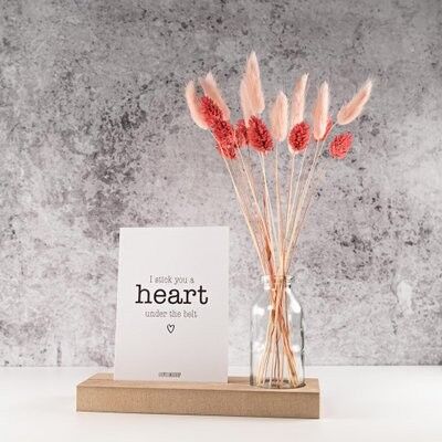 Card board with card and vase I stick you a heart under the belt