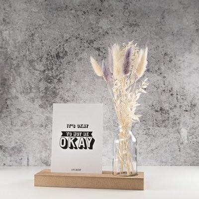 Cardboard with card and vase It's okay