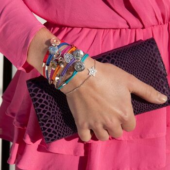 Colorful Luxury Festival Otilia Turquoise et bracelet en argent sterling fleur de Jaguar Caring porté par le mannequin Katia Elizarova 5