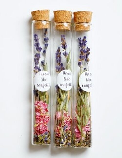 Droogbloemen + bloemzaadjes in een fles met sticker