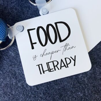 La nourriture est moins chère que le porte-clés de thérapie