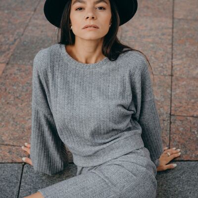 Gray sweater with puffed sleeves