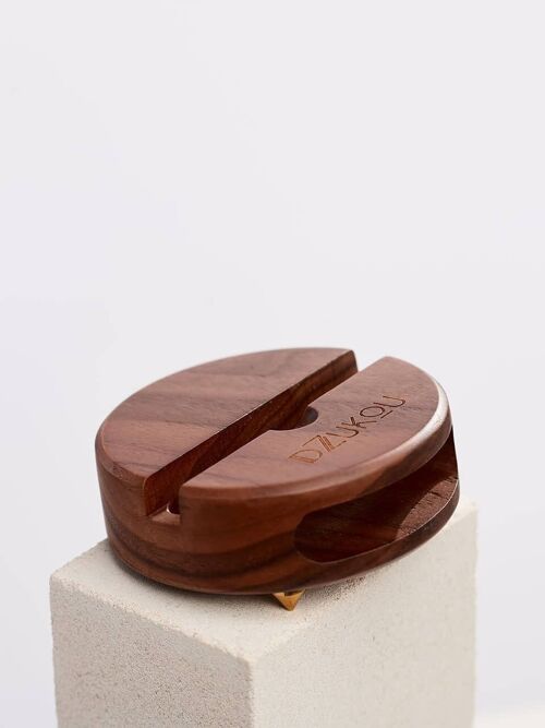 Dzukou Walnut Squirrel - Wooden Phone Stand