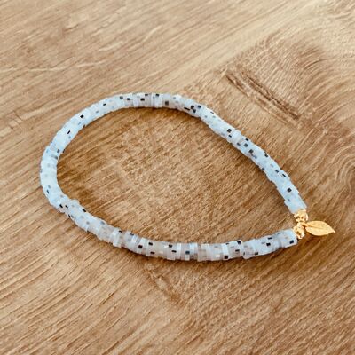 Bracelet Heishi Gris Murmure Breloque feuille Dorée