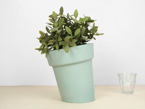 Distorted Flowerpot – Medium – Green