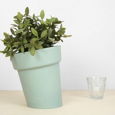 Distorted Flowerpot – Medium – Green