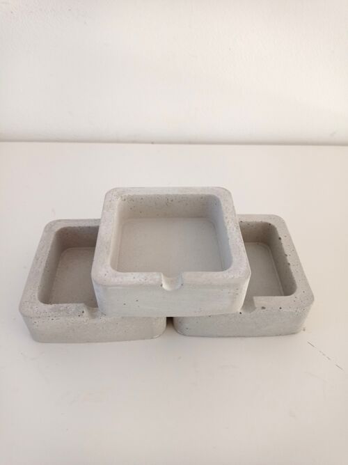 Cendrier carré en béton gris