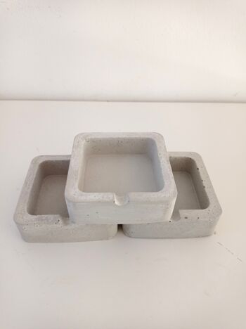 Cendrier carré en béton gris 1