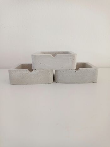 Cendrier carré en béton gris 2