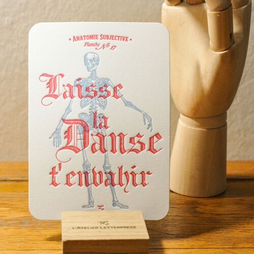 Carte Letterpress Laisse la Danse t'envahir, papier très épais, relief, holistique, vintage, anatomie, squelette, bleu, rouge