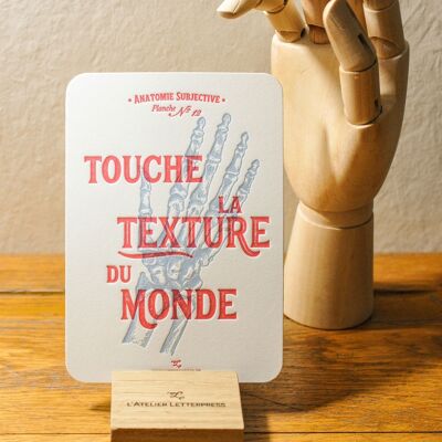 Carte Letterpress Touche la Texture du Monde, papier très épais, relief, holistique, vintage, main, anatomie, bleu, rouge