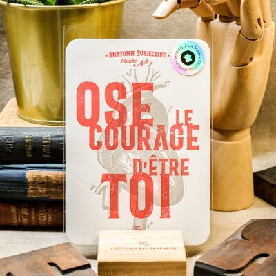 Tarjeta de tipografía Dare the Courage to be You, anatomía, corazón, papel muy grueso, relieve, holístico, vintage, rojo