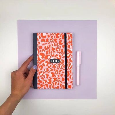 Cuaderno A5 "notas" con estampado de leopardo rojo / rosa