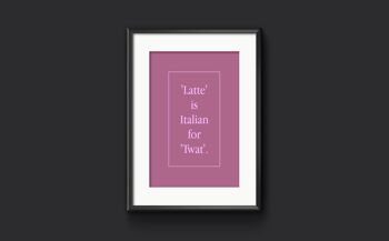 Latte est italien pour Twat - impression d'art mural italien drôle - A3 (297x420mm) / rose sur violet 1