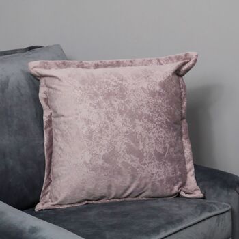 Housse de coussin en velours écrasé rose 1