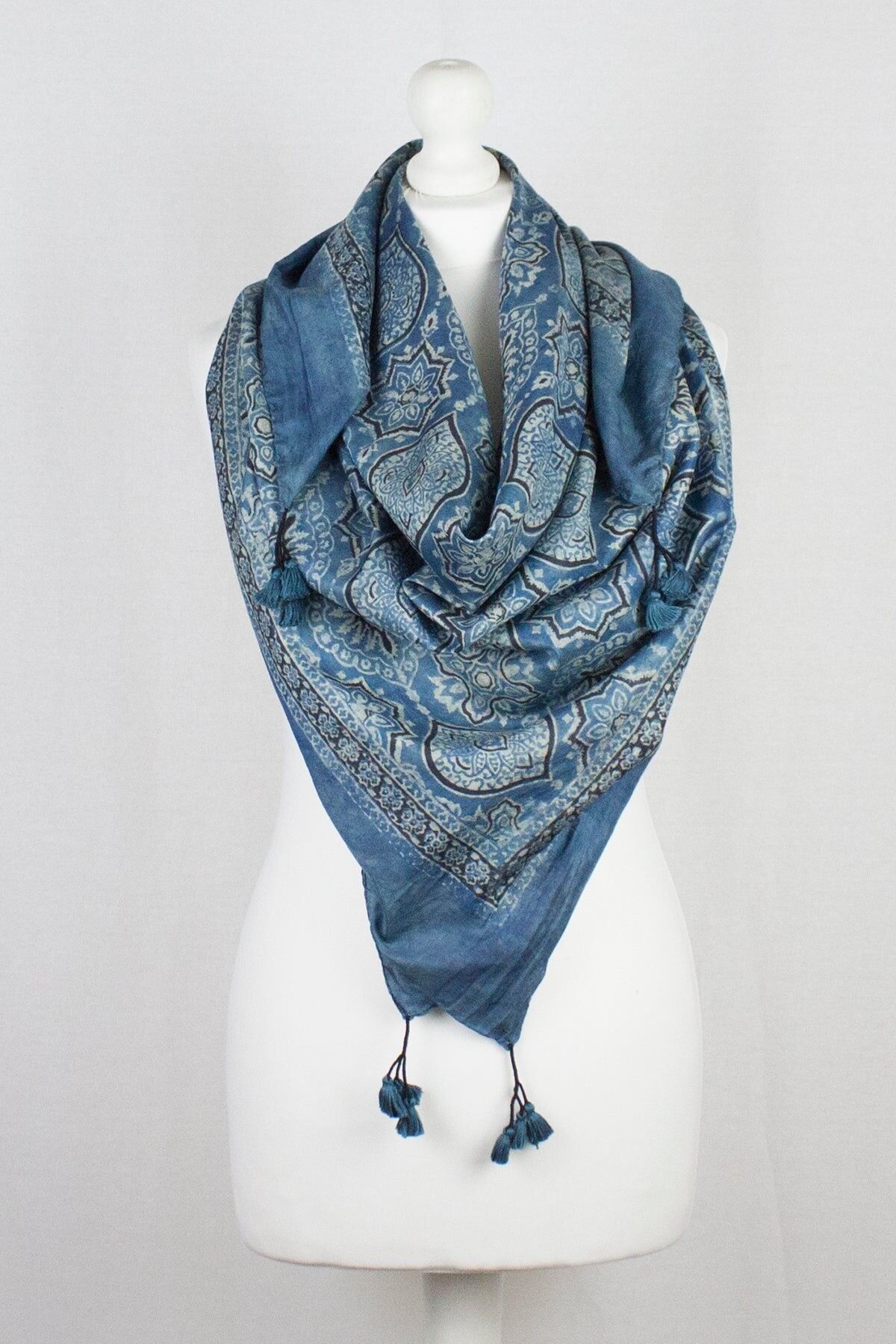 Foulard quadrato in seta Ajrakh con stampa a piastrelle - Blu