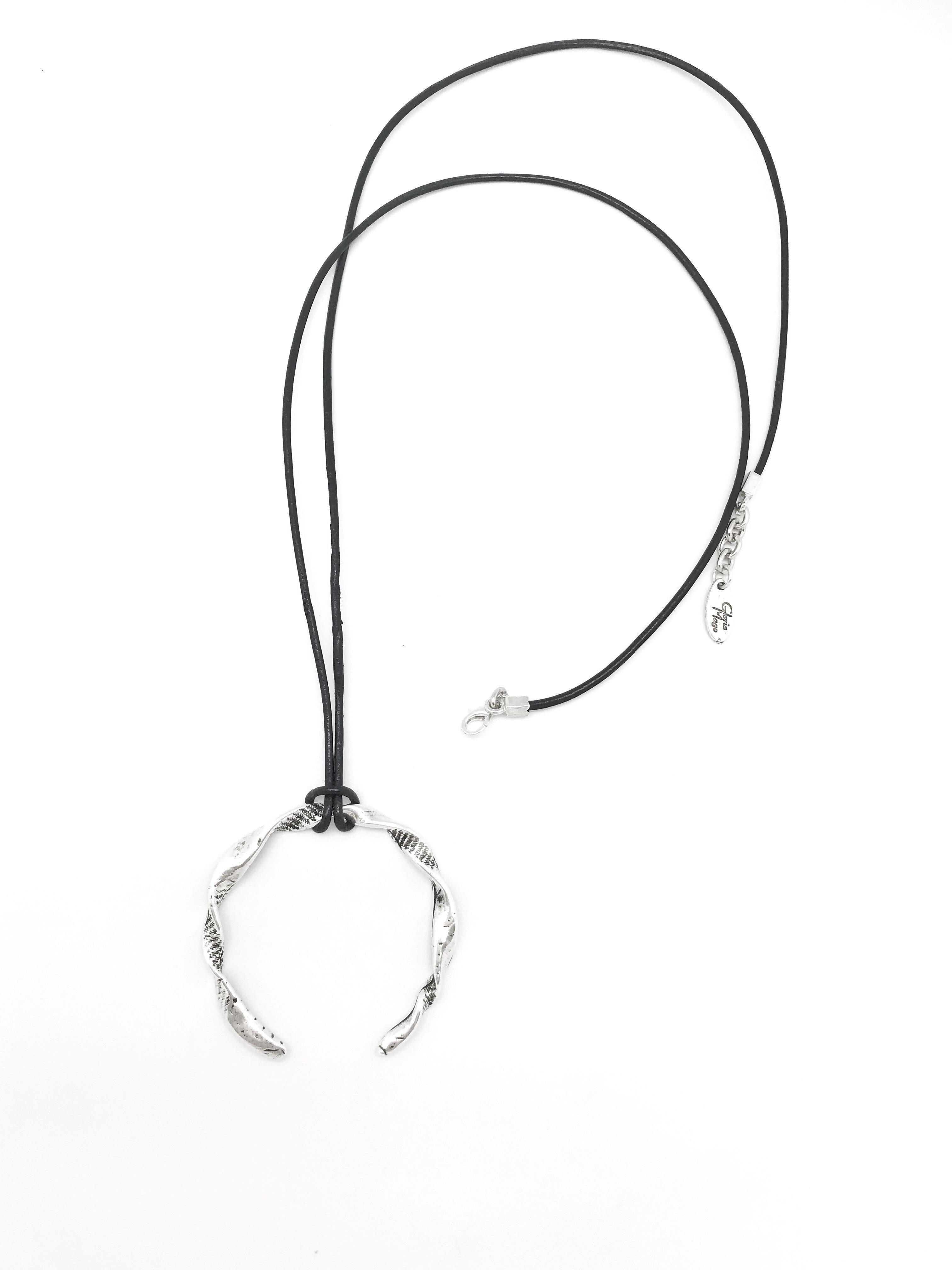 Collana luna in corno d'argento e pelle nera 80cm